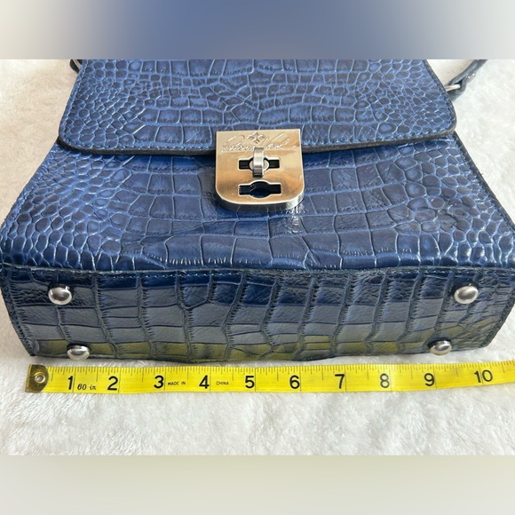 Patricia Nash Blue Leather Croc-Embossed Crossbody Bag Stylish Hardware - Picture 5 of 16